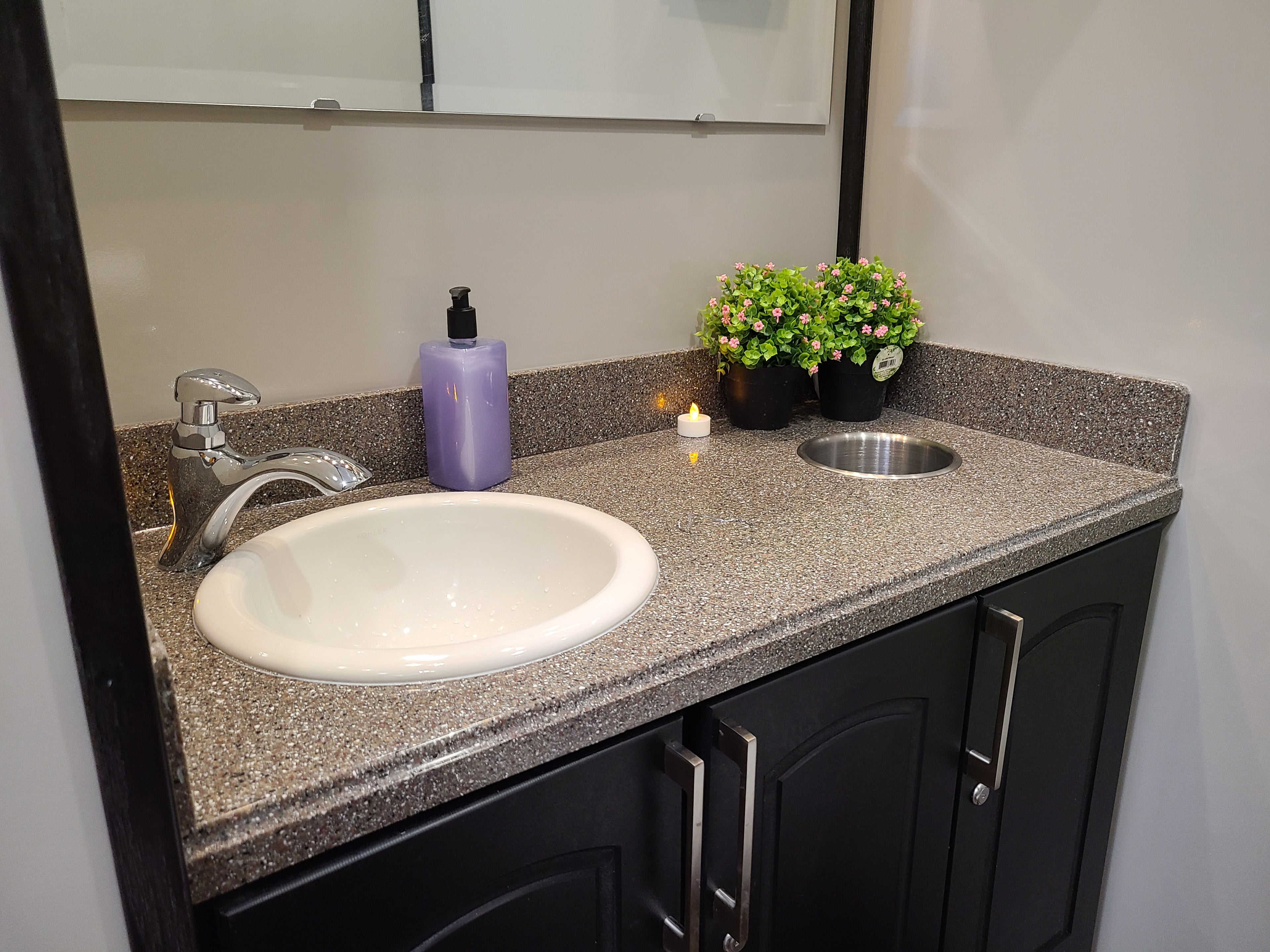 luxury bathroom trailer rental burnaby