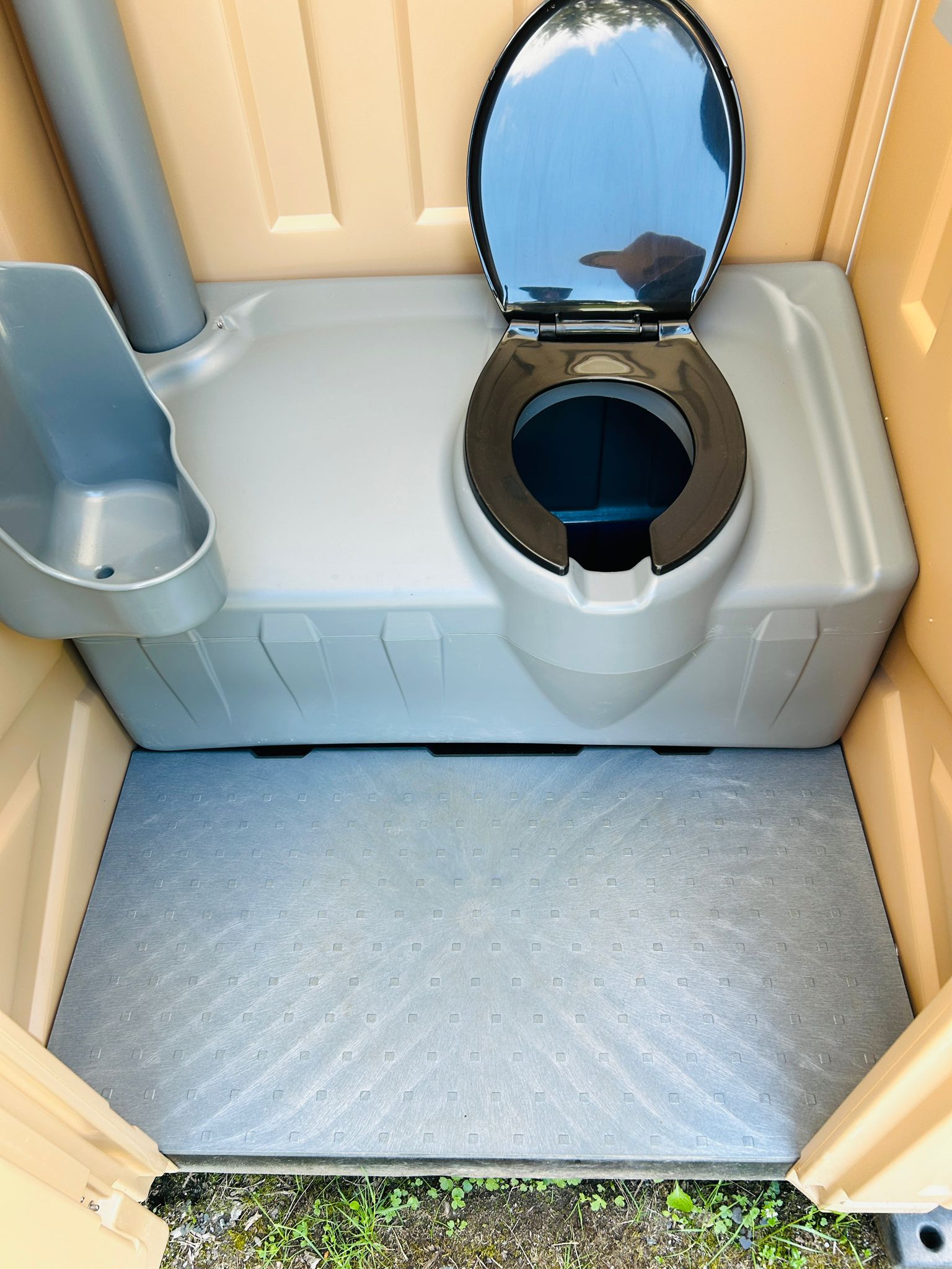 Nighco portable toilet rental